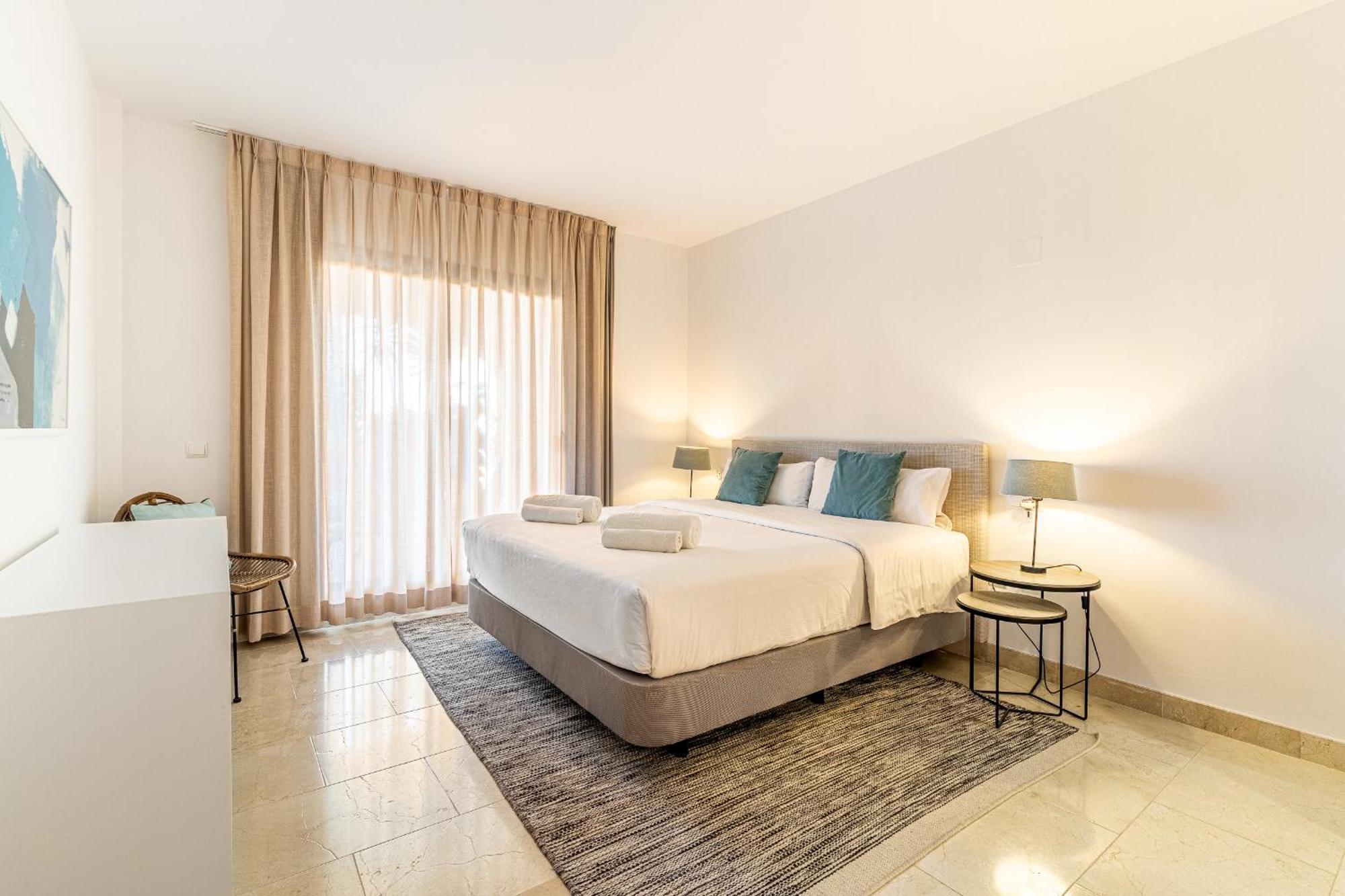 Large 3-Bedroom Nestled In Golf Paradise Естепона Екстериор снимка