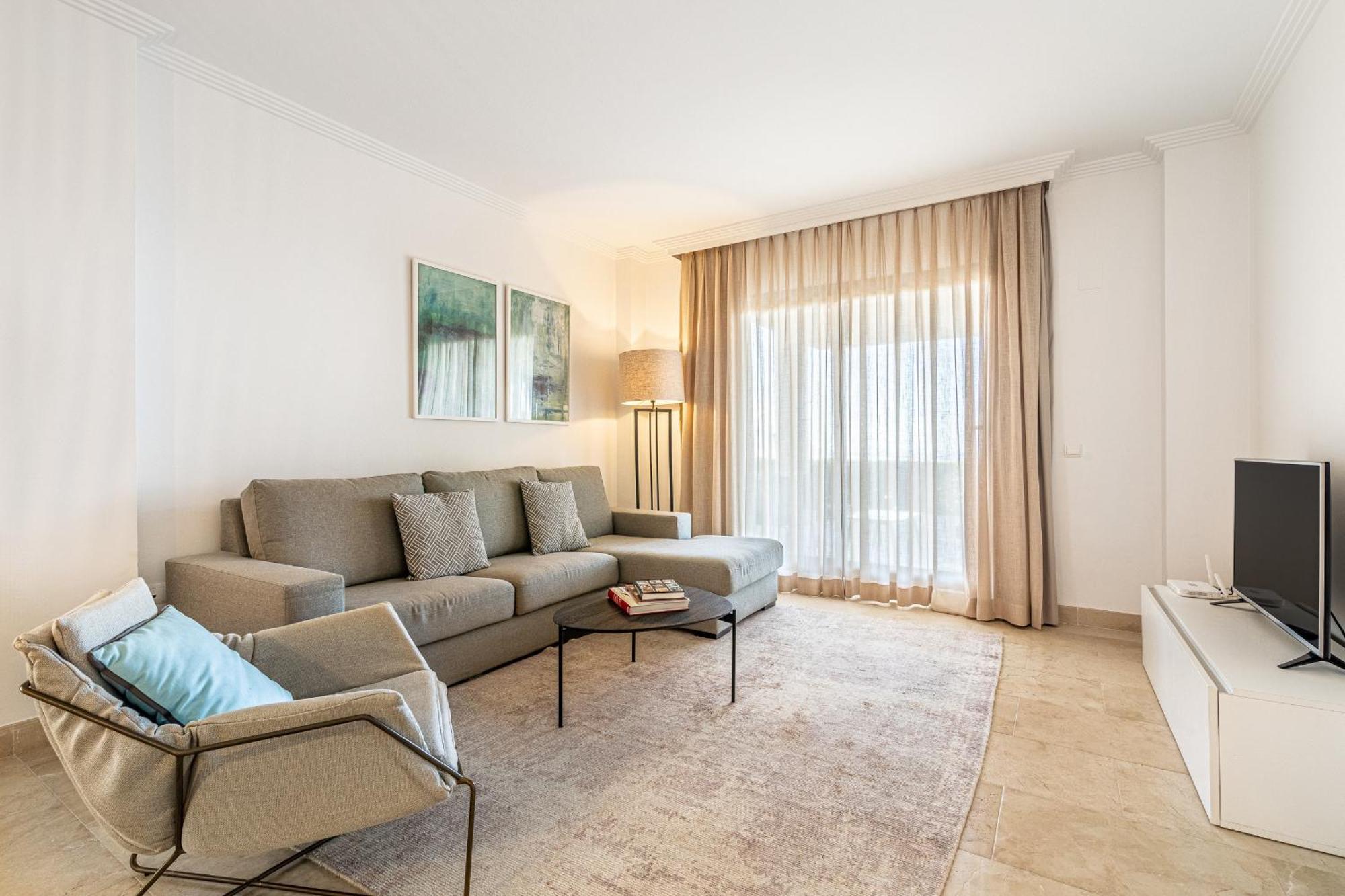 Large 3-Bedroom Nestled In Golf Paradise Естепона Екстериор снимка