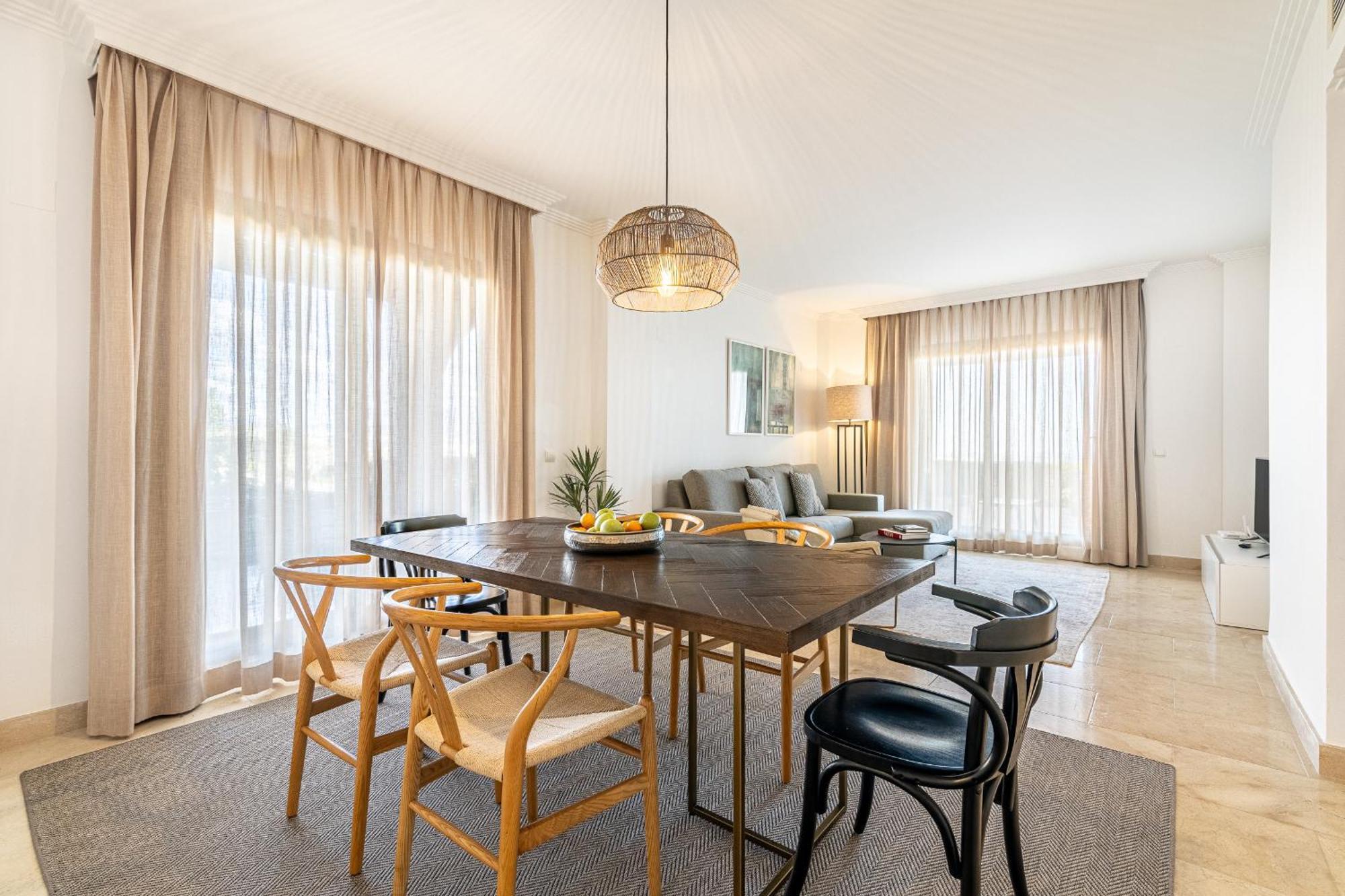 Large 3-Bedroom Nestled In Golf Paradise Естепона Екстериор снимка