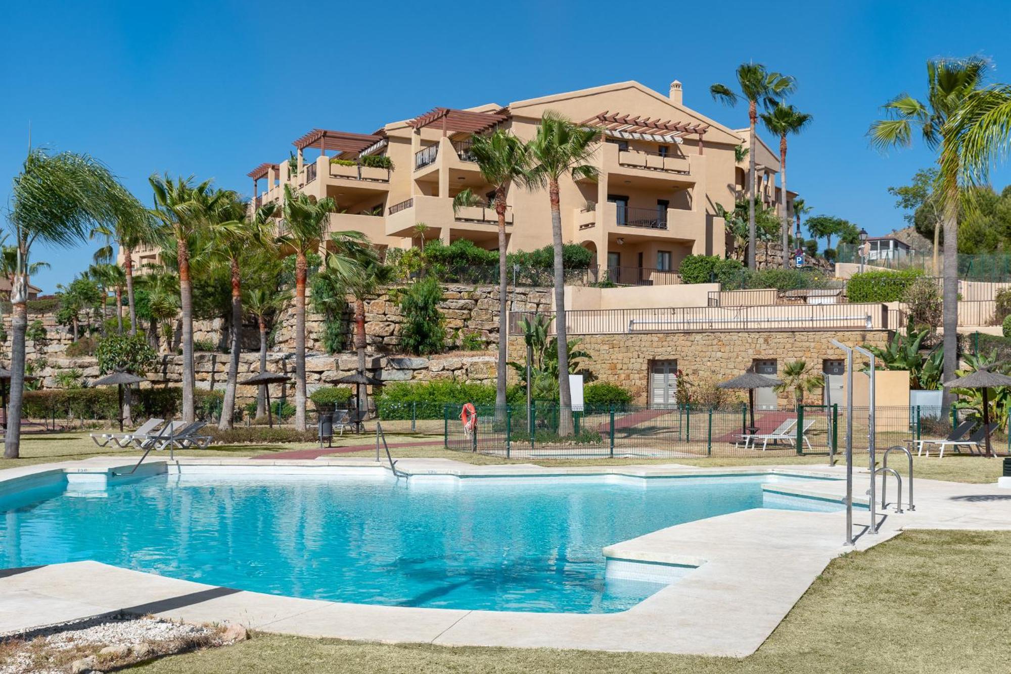 Large 3-Bedroom Nestled In Golf Paradise Естепона Екстериор снимка